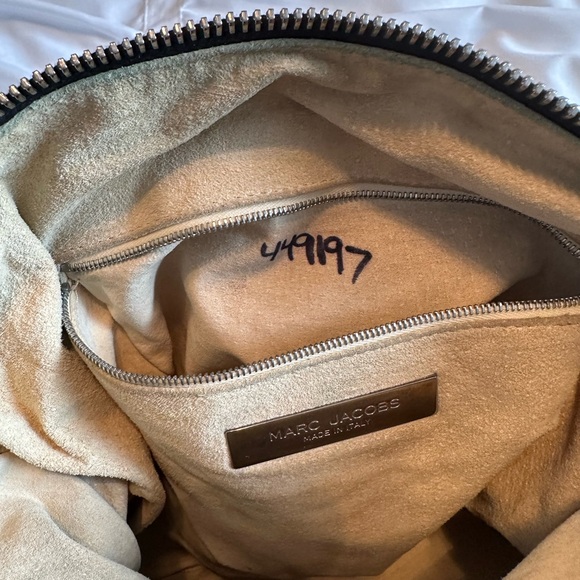 Marc Jacobs Black and Silver Shoulder Bag with Slouchy Design - Picture 5 of 6